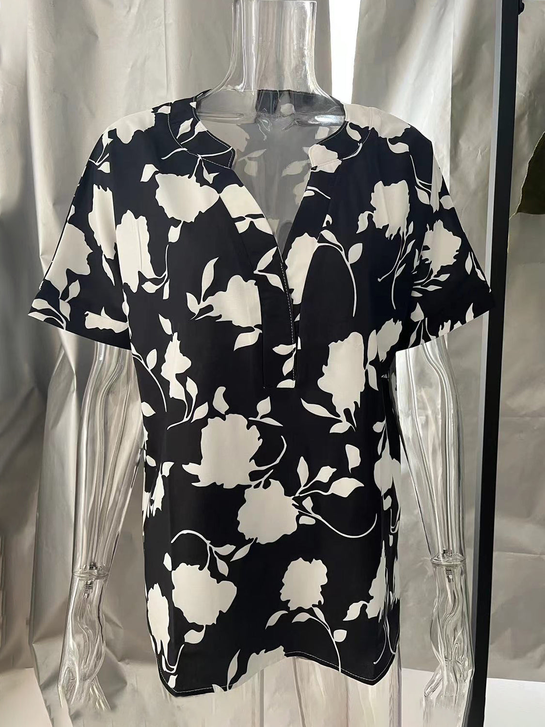 PREORDER- Full Size Printed Notched Short Sleeve Blouse