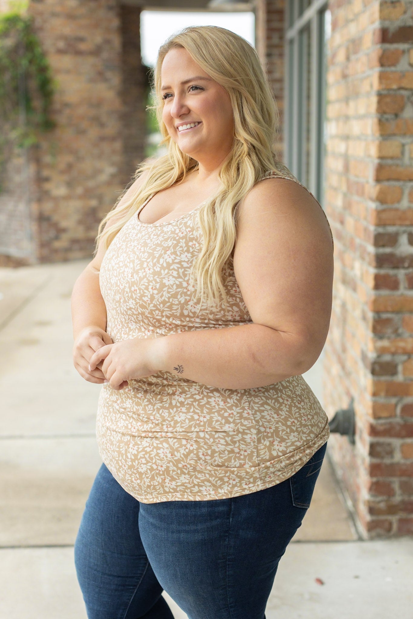 Michelle Mae Luxe Crew Tank - Tan Floral