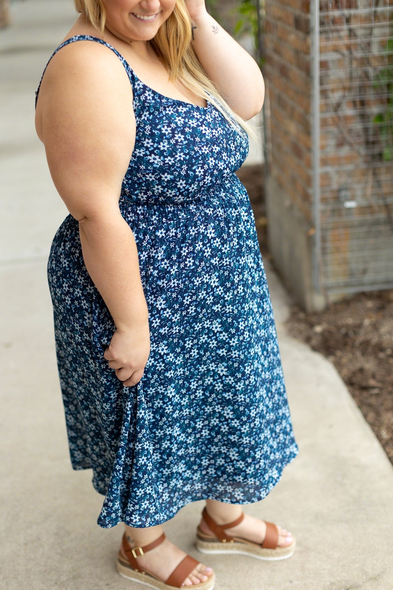 Michelle Mae Cassidy Midi Dress - Blue Floral Mix