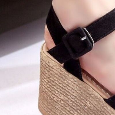 PREORDER- Crisscross Open Toe Wedge Sandals